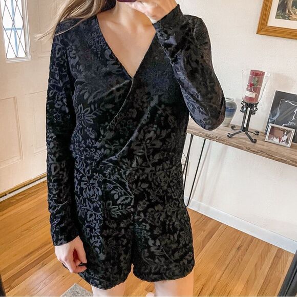Saylor Floral Velvet Romper Black M - Picture 7 of 8